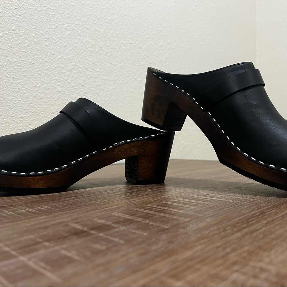 Elegant Black Leather Mules